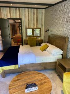 a bedroom with two beds and a wooden table at Pet Friendly Lodge - Sleeps6 - Long Stay Discount in Fordingbridge