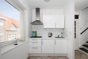Een keuken of kitchenette bij Sea & beach View apartment