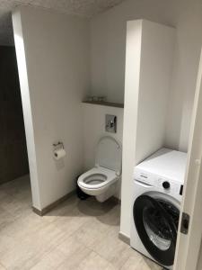 Koupelna v ubytování Tranevejs hytten + 12 fotografií