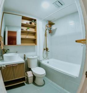 Et badeværelse på Japandi Hideaway Antipolo + 64 billeder