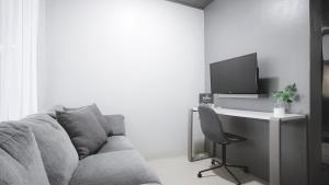 Televiisor ja/või meelelahutuskeskus majutusasutuses Villa Diriá La Fortuna - Downtown Home