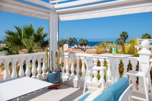 滨海帕尔姆Luxury 3bd villa with premium amenities, jacuzzi, private parking的海景阳台