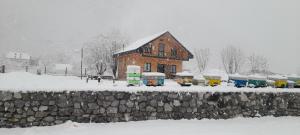 Ferma e bleteve Stomici durante l'inverno