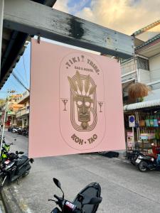 Certifikát, hodnocení, plakát nebo jiný dokument vystavený v ubytování Tiki Tribe Bar & Hostel
