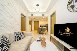 TV a/nebo společenská místnost v ubytování Magnificent Canal View 2 Bhk 6 pax