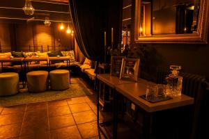 Posezení v ubytování Hotell Aqva Restaurang & Bar Ett Biosfärhotell med fokus på hållbarhet