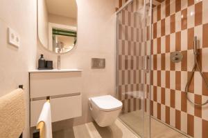 Koupelna v ubytování Terraza en el centro y junto a la Playa - By Aloha Palma + 37 fotografií