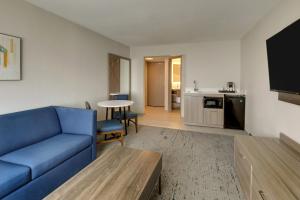 a living room with a blue couch and a table at Holiday Inn Express Hotel & Suites Branson 76 Central by IHG in Branson