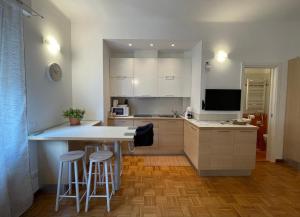 Η κουζίνα ή μικρή κουζίνα στο In centro - Alassio apartment +5 φωτογραφίες