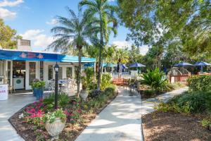 Zahrada ubytování Park Shore Resort by Mike Z Rentals