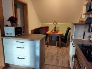 Kuchyň nebo kuchyňský kout v ubytování Ferienwohnung an der Bieke
