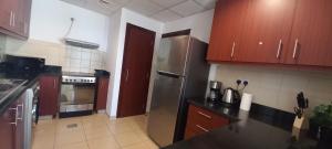 A cozinha ou kitchenette de Spacious 2 BR with Amazing Marina View Rimal JBR