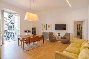a living room with a couch and a table at Studio Caspani - Duomo Centro Storico in Como