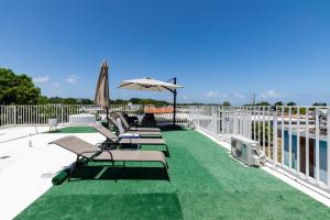 Μπαλκόνι ή βεράντα στο Stylish 3 Bed 2 Bath with Private Pool