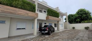 a car parked in front of a house at White River in Boa Vista