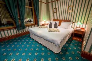 Ένα ή περισσότερα κρεβάτια σε δωμάτιο στο Harefield Manor Hotel +69 φωτογραφίες