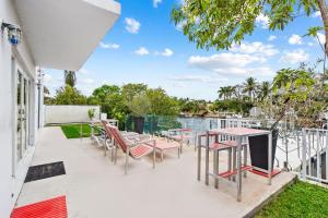 Μπαλκόνι ή βεράντα στο Unique Retreat - Unit E: Rustic 3rd-Floor Hideaway