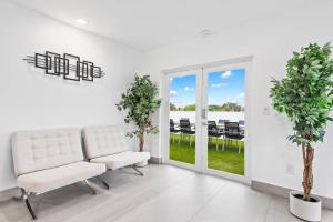 Χώρος καθιστικού στο Unique Retreat - Unit E: Rustic 3rd-Floor Hideaway