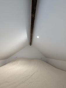 Ένα ή περισσότερα κρεβάτια σε δωμάτιο στο La cabane