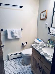 Phòng tắm tại Hi Country Haus Unit 1908