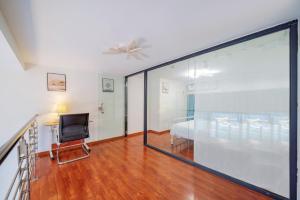 Φωτογραφία από το άλμπουμ του April Fair Duplex Apartment Guangzhou South Railway Station Ao Yuan Yue Shi Dai Branch στο Γκουανγκζού
