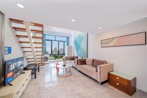 Φωτογραφία από το άλμπουμ του April Fair Duplex Apartment Guangzhou South Railway Station Ao Yuan Yue Shi Dai Branch στο Γκουανγκζού