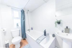 Koupelna v ubytování Cozy & Modern 2-Bedroom Accommodation in Barrow-in-Furness