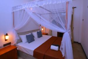 Ένα ή περισσότερα κρεβάτια σε δωμάτιο στο LotusScape Ahangama +28 φωτογραφίες