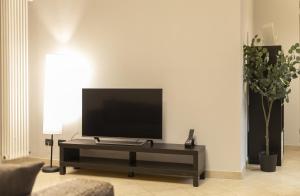 TV a/nebo společenská místnost v ubytování Appartamento Palazzo dei Duchi 1