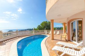 Swimmingpoolen hos eller tæt på Club Villamar - Riffelt