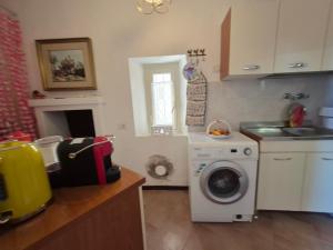Dapur atau dapur kecil di appartamenti bernardinigroup +1 gambar