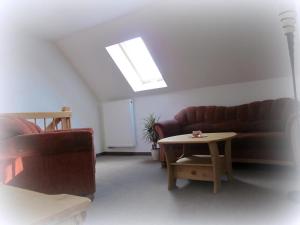 a living room with two couches and a table at Ferienhaus Uns Lütt Hüsung in Glambeck