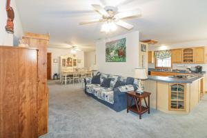 Φωτογραφία από το άλμπουμ του Horseshoe Hideaway - Cozy home with screened porches! σε Birch Town +33 φωτογραφίες