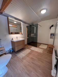 O baie la Cozy Ockelbo Retreat with Sauna Stunning Nature Views