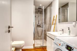 Phòng tắm tại Elsa's Place, a Home in Madeira +18 ảnh