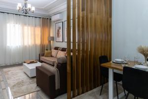 Posezení v ubytování High-end 2BR apartment in the heart of Yaoundé