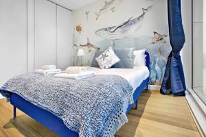 Ένα ή περισσότερα κρεβάτια σε δωμάτιο στο Trendy 3-Bed, 2-Bath - O2 London Escape - Your Ideal Stay
