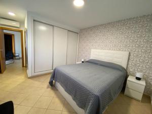 En eller flere senge i et værelse på Costa Adeje Luxury Property