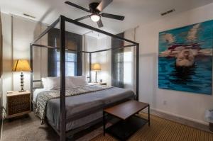 Ένα ή περισσότερα κρεβάτια σε δωμάτιο στο Cozy Dundee Loft Near Dining & City Attractions +24 φωτογραφίες
