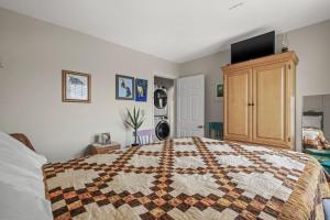 a bedroom with a bed with a quilt on it at Lazy Days - Pet friendly with screened gazebo! in Deep Hole