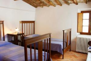 Postel nebo postele na pokoji v ubytování Casa Il Sàrperi In Montecatini Val Di Cecina