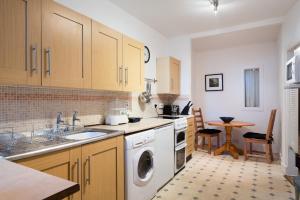 a kitchen with a washer and dryer in it at Aberdeen City Flat, close to city centre in Aberdeen