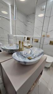 a bathroom with a large marble sink on a counter at Cinema Galaxy Apartment in Słupsk +14 photos