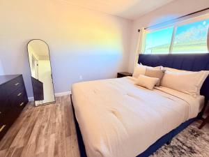 a bedroom with a large bed with a large window at Page Lake House,Freshly Remodeled,Central, Boat Parking in Page +28 photos