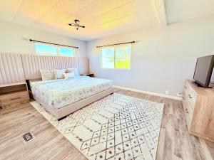 a bedroom with a bed and a flat screen tv at Page Lake House,Freshly Remodeled,Central, Boat Parking in Page