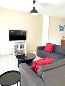 Телевизор и/или развлекательный центр в Himonas Apartments