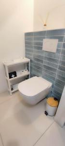 Un baño de Charmante dépendance T3 vue Mer