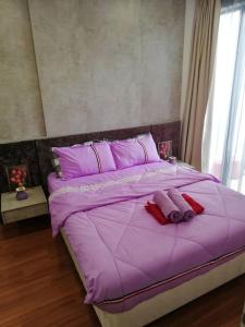 Postel nebo postele na pokoji v ubytování LAVENDER SUITE # Shah Alam I-City Block B Homestay # 2R1B #FREE WIFI & PARKING