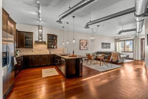 Η κουζίνα ή μικρή κουζίνα στο Chic Loft Heart of RiNo