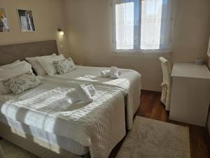 Posteľ alebo postele v izbe v ubytovaní Apartments Luana with private jacuzzi
